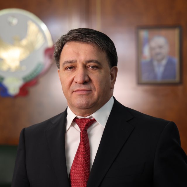 Поздравление главы г. Махачкалы Джамбулата Салавова с Днём работников бытового обслуживания населения и жилищно-коммунального хозяйства.
