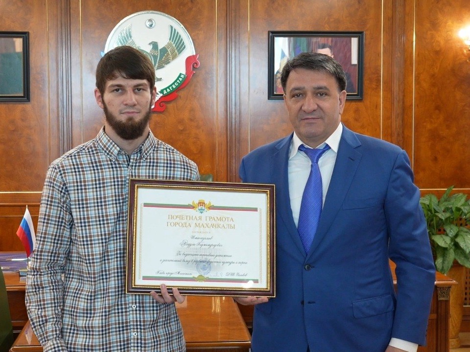 Джамбулат Салавов встретился с чемпионом мира по муай-тай  Асадулой Имангазалиевым.