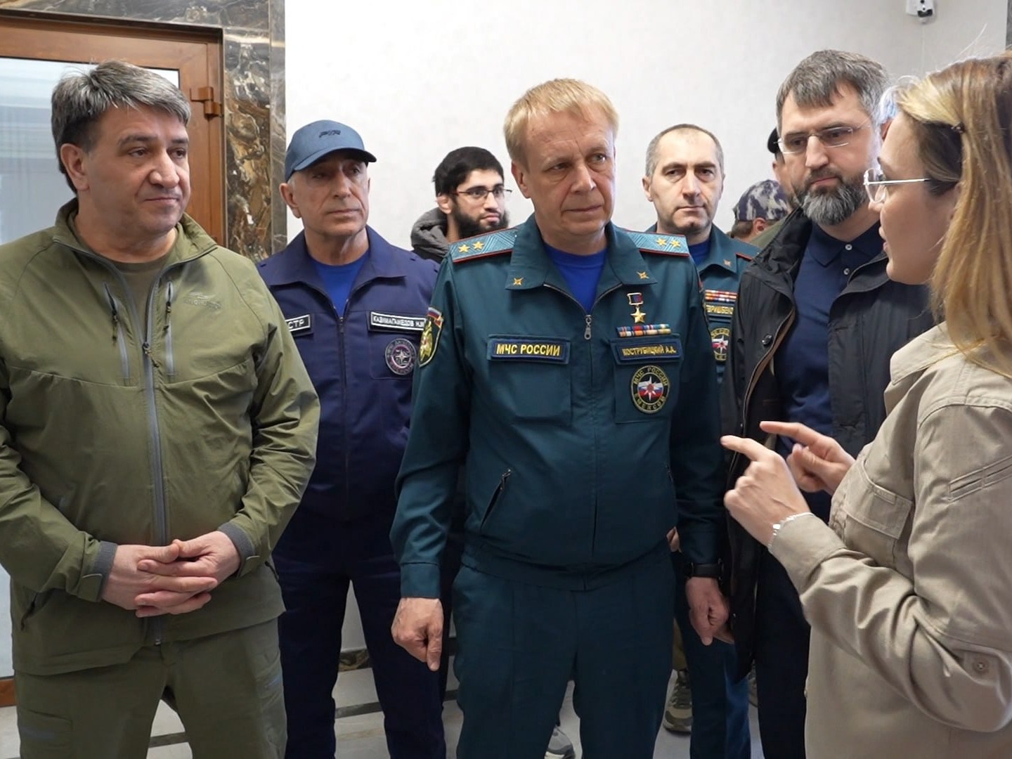 Выездная инспекция пострадавших от подтоплений участков в Махачкале: защита подстанции и помощь жителям.