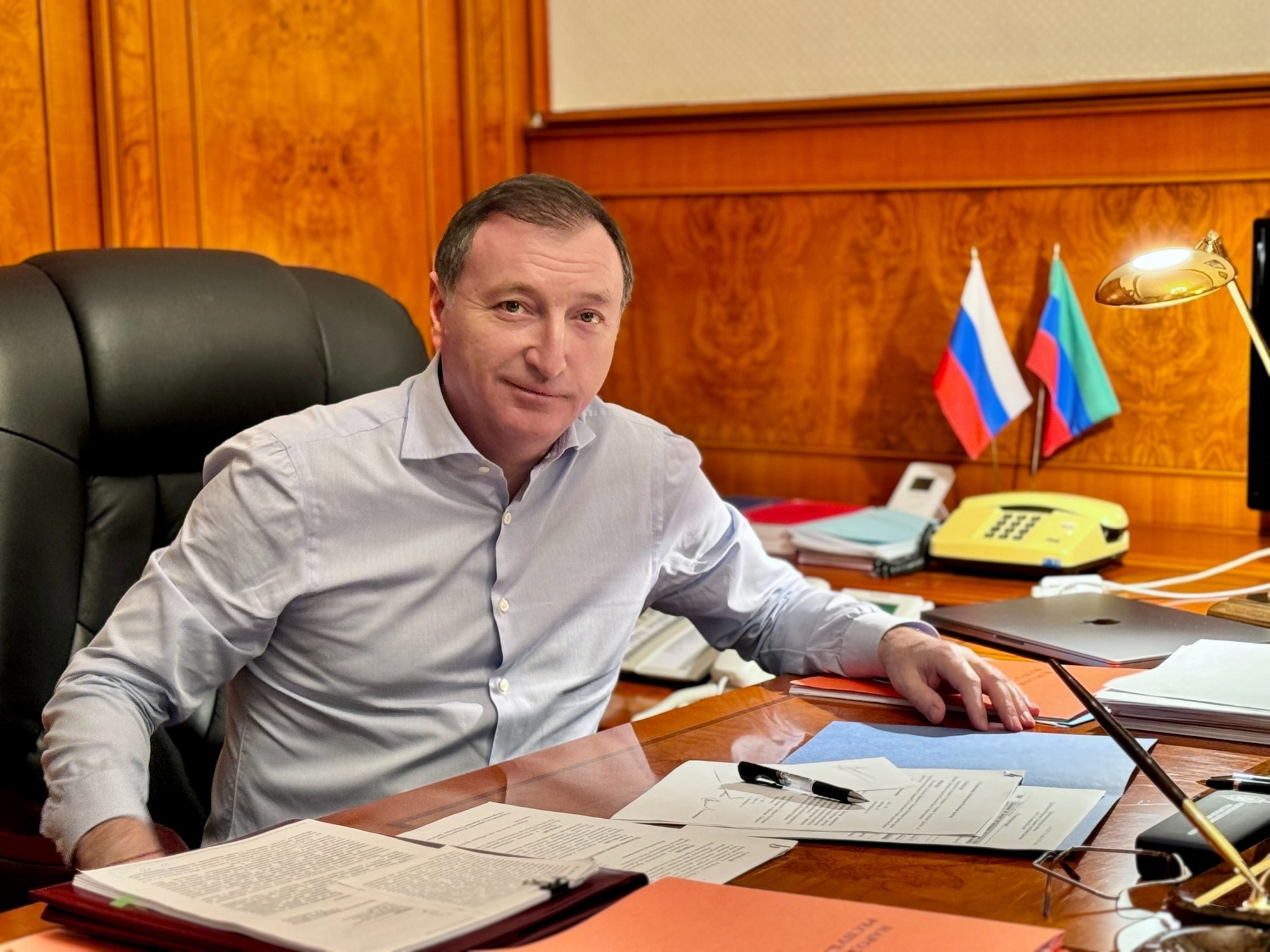 Глава города Махачкалы Джамбулат Салавов поздравил с днем рождения председателя Народного Собрания Республики Дагестан Заура Аскендерова.
