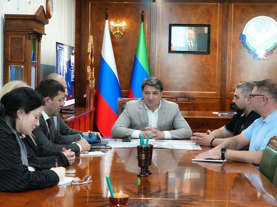 Глава Махачкалы Джамбулат Салавов провел встречу с руководством ПАО «Ставропольэнергосбыт».