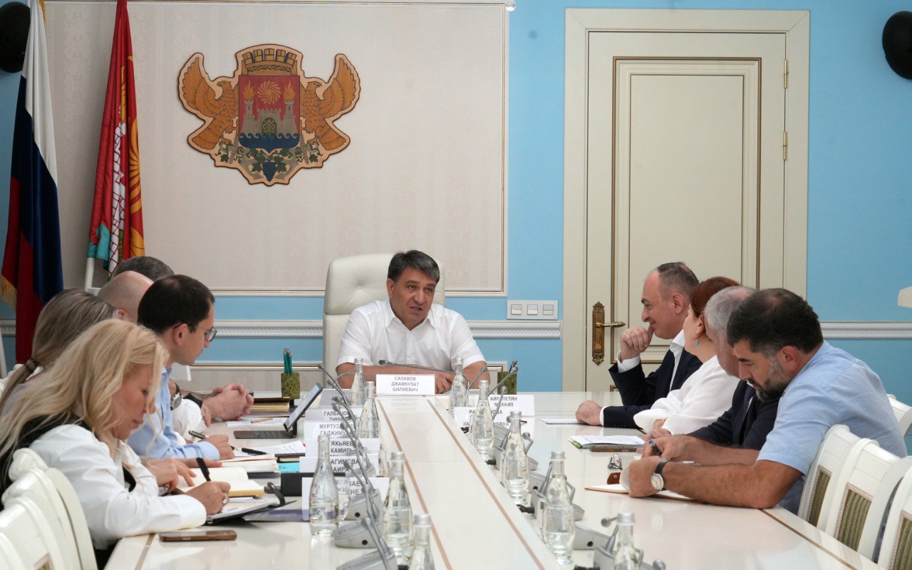 Встреча Джамбулата Салавова с представителями Дагестанского отделения ПАО " Сбербанк".