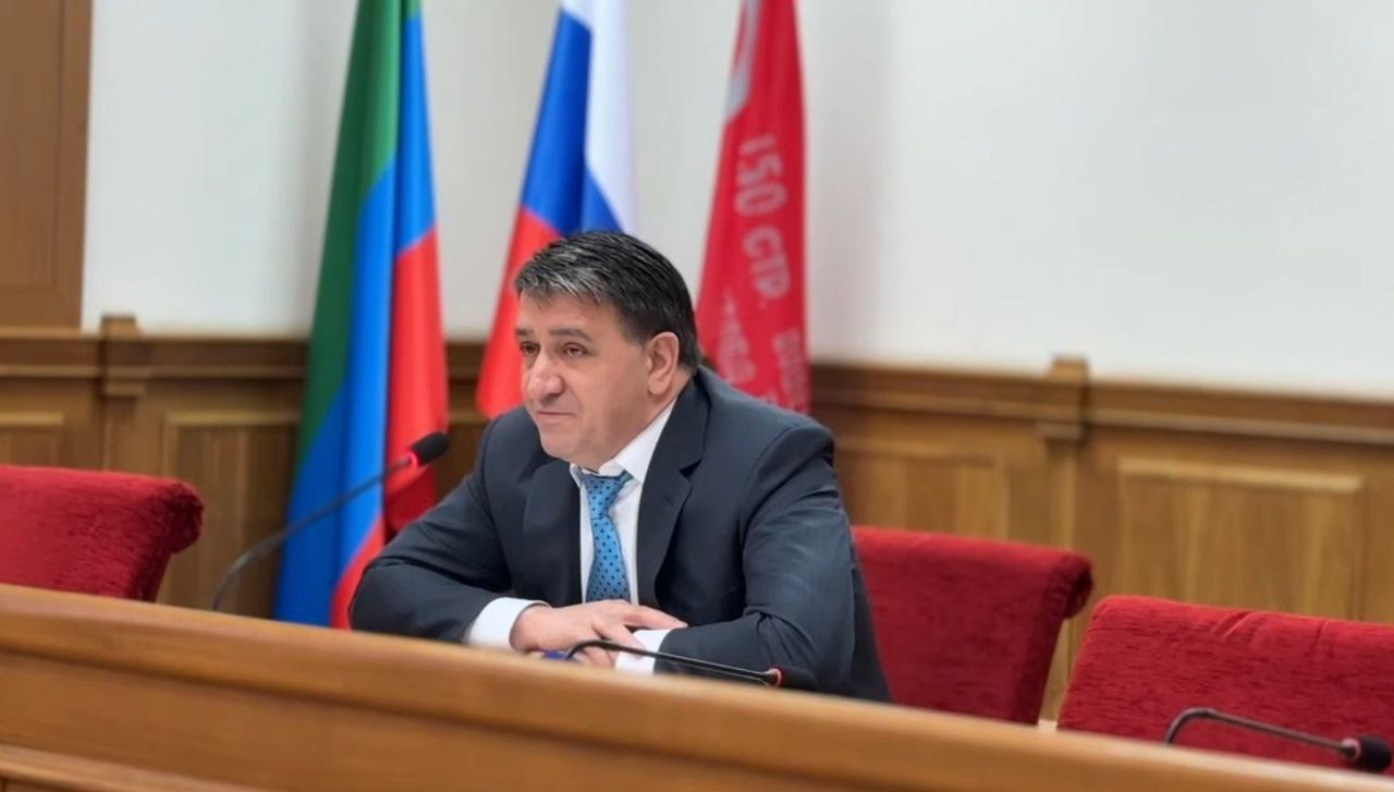 В администрации города Махачкалы проходит совещание с активом столицы под руководством Джамбулата Салавова.