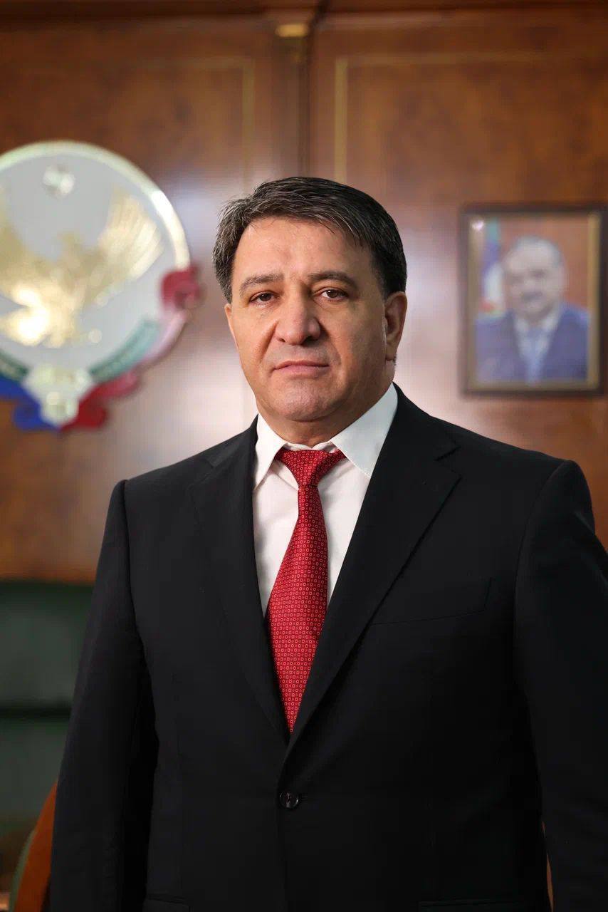 Джамбулат Салавов поздравил сотрудников налоговых органов с профессиональным праздником.