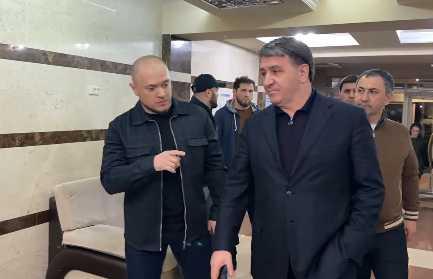 Глава Махачкалы Джамбулат Салавов проинспектировал пункты временного размещения  для пострадавших от подтоплений.