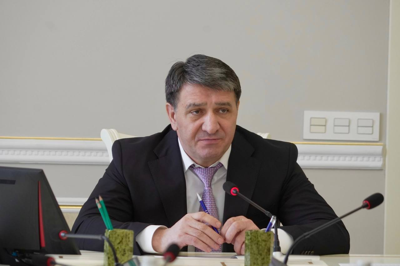 Еженедельное аппаратное совещание под руководством главы города Махачкалы Джамбулата Салавова.