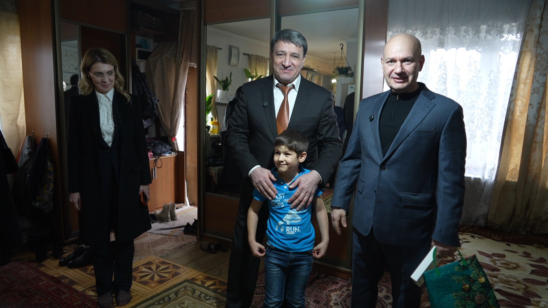 Джамбулат Салавов  и Александр Степанов вручили подарки махачкалинским детям в рамках &amp;quot;Ёлки желаний&amp;quot;.