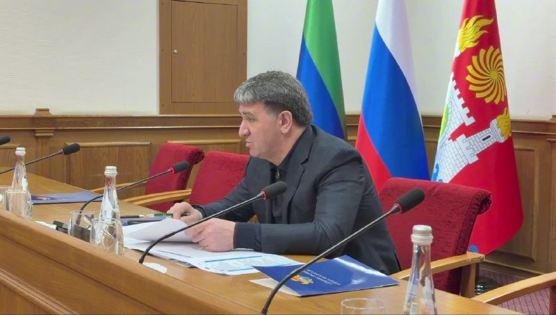 Джамбулат Салавов провел заседание комиссии администрации города по предупреждению и ликвидации чрезвычайных ситуаций и обеспечению пожарной безопасности.