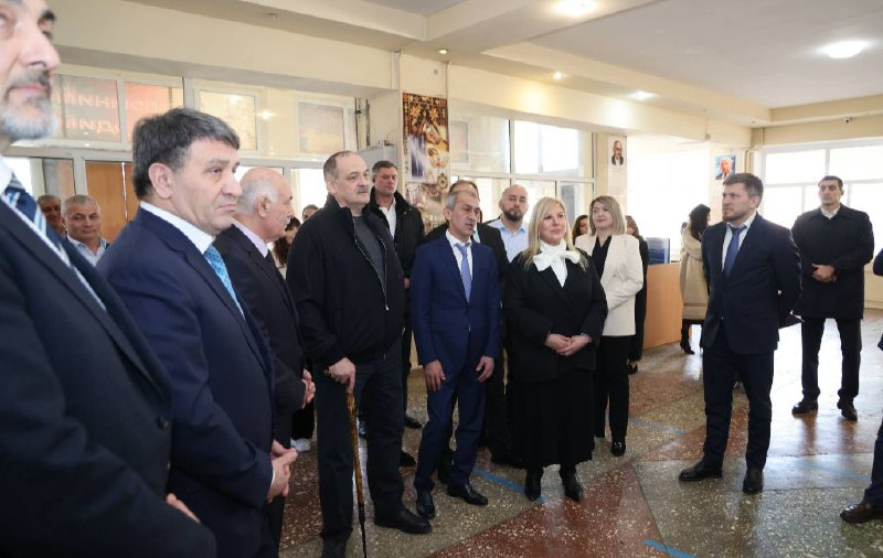 Джамбулат Салавов совместно с коллегами презентовал Главе Республики Дагестан Сергею Меликову проект капитальной реконструкции гимназии № 1.