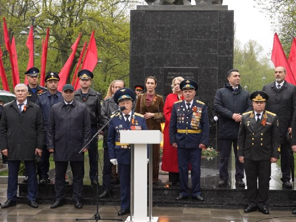 В Махачкале прошла патриотическая акция «Вахта Памяти», приуроченная к 81-й годовщине Победы в Великой Отечественной войне.
