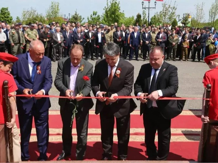 Джамбулат Салавов принял участие в открытии памятника Герою России Абдулхакиму Исмаилову.
