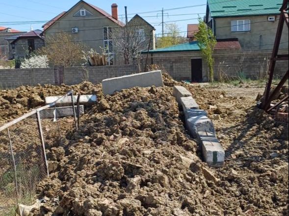 На подстанции Приморской активными темпами ведутся масштабные работы по отвалу и подсыпке грунта.